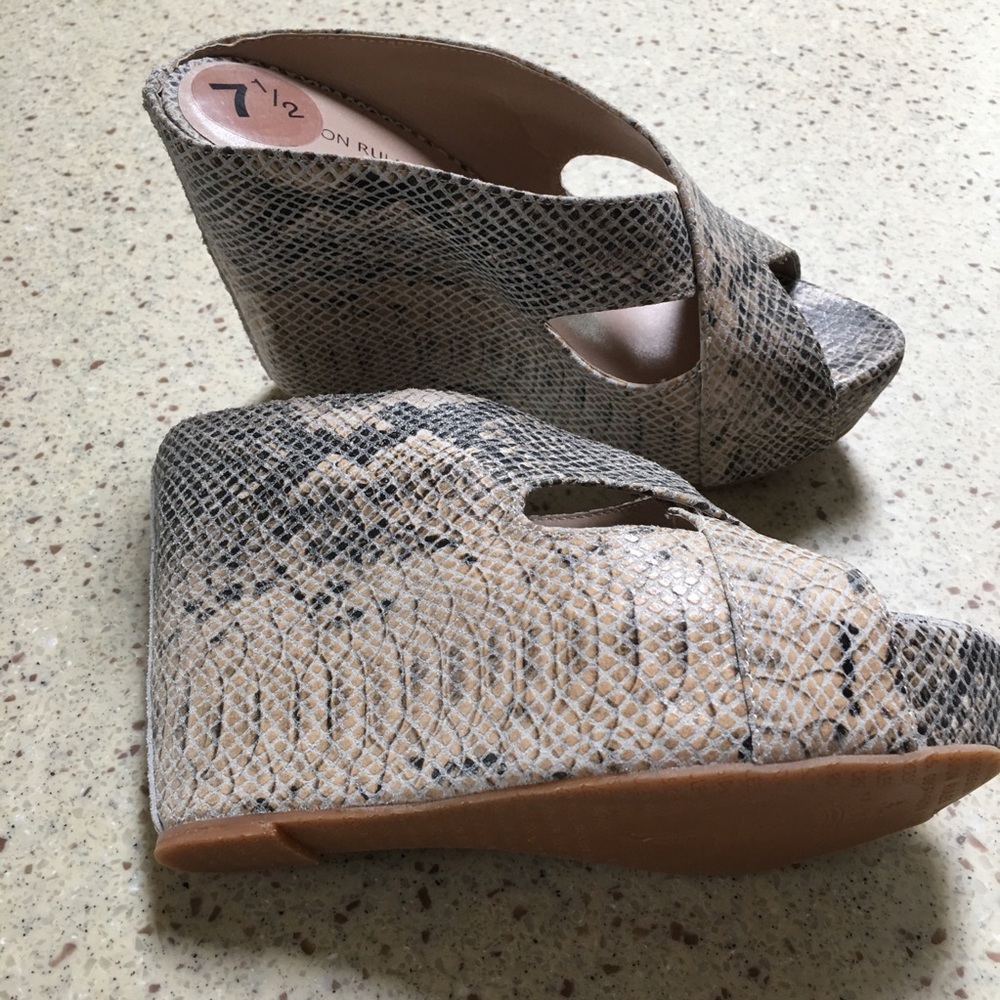 Wedge Leather Sandal Obsession Rules Dara New 7.5M